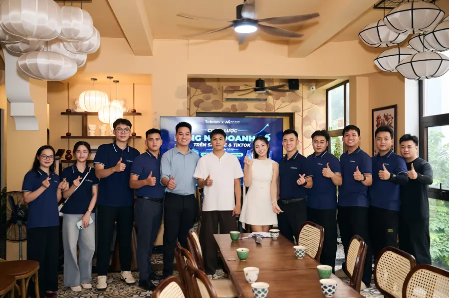 Đội ngũ Tabcom trước giờ đón khách