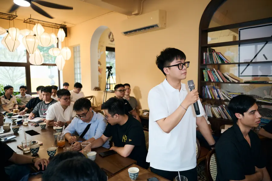 Người tham dự đặt câu hỏi