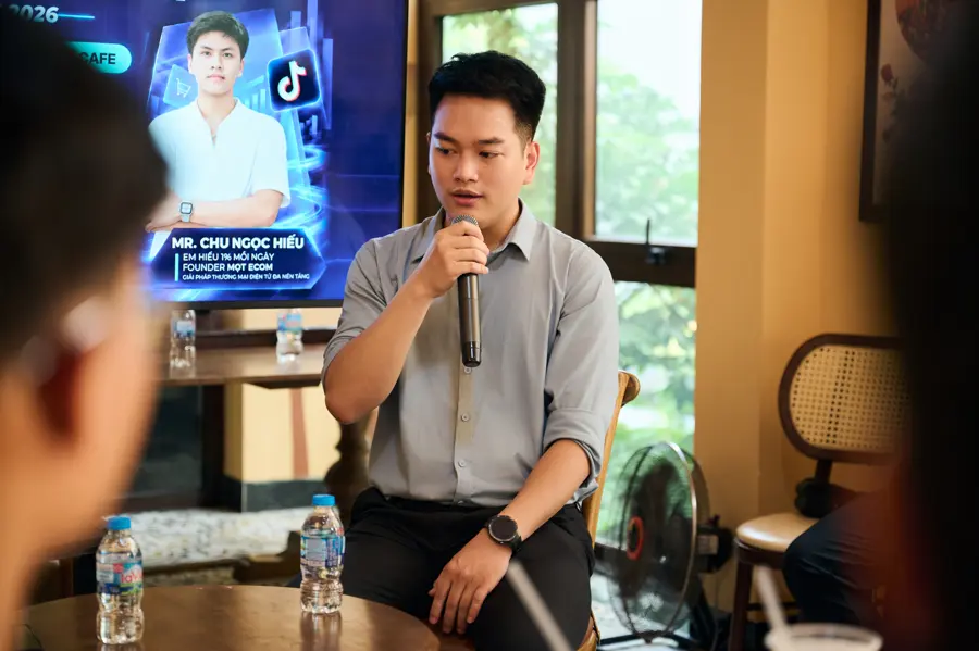 Đức Duy trả lời câu hỏi của người tham dự